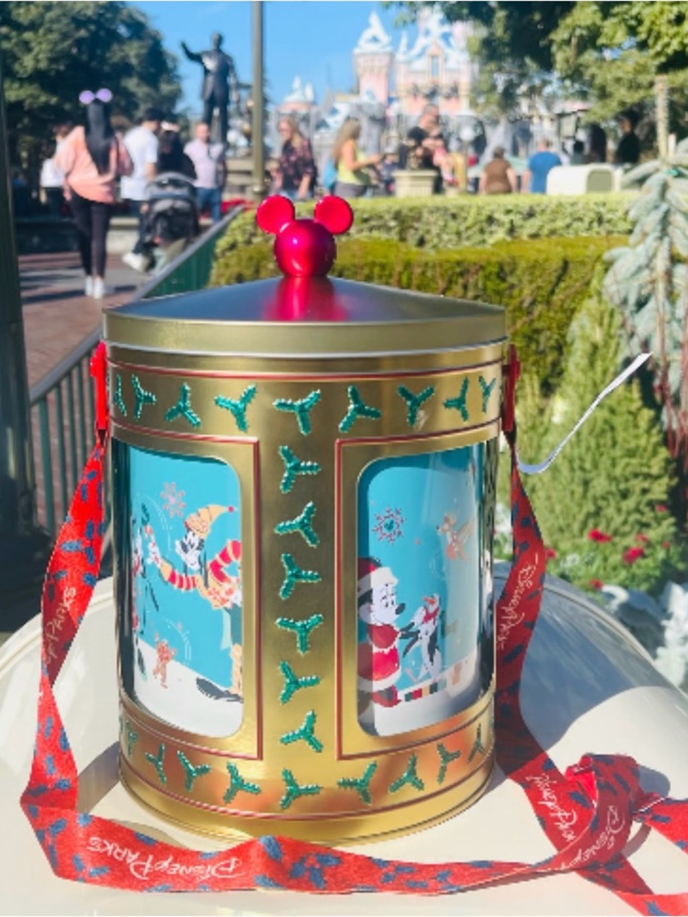 Disney Christmas Rotating Musical Wind up Popcorn Bucket Tin Park Exclusive